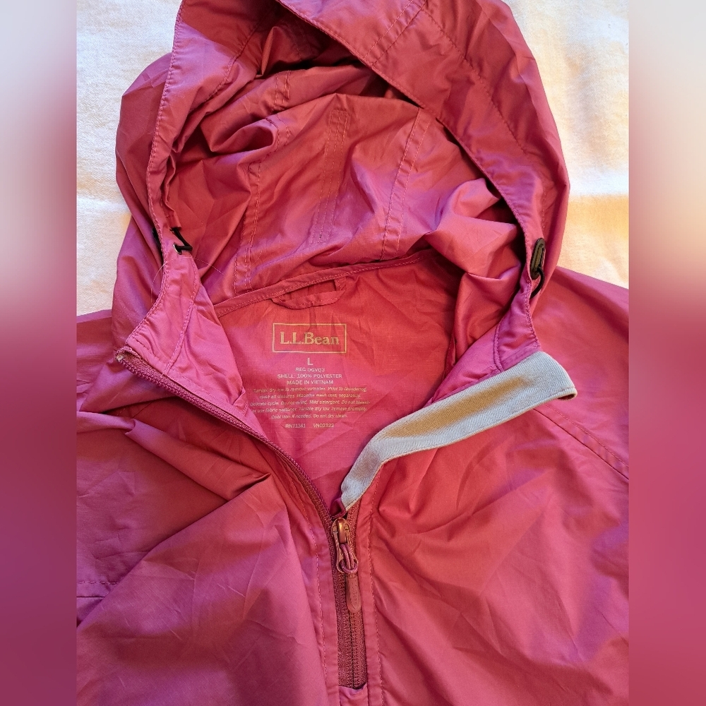 L.L. Bean Casco WINDBREAKER size L womens